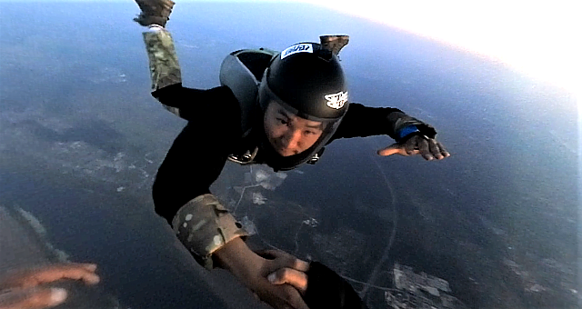 skydiver-training-in-free-fall.png